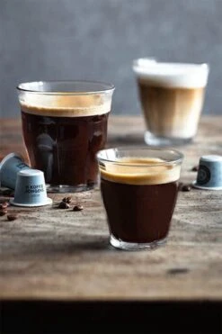 De Koffiejongens - Decaf - Nespresso Cups - 100% Biologisch Afbreekbaar - 60 Cups - 100% Nespresso Compatible -Koffie Benodigdheden Korting 800x1200 7